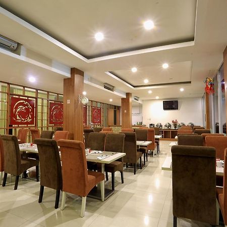 Dragon Inn Кендарі Екстер'єр фото
