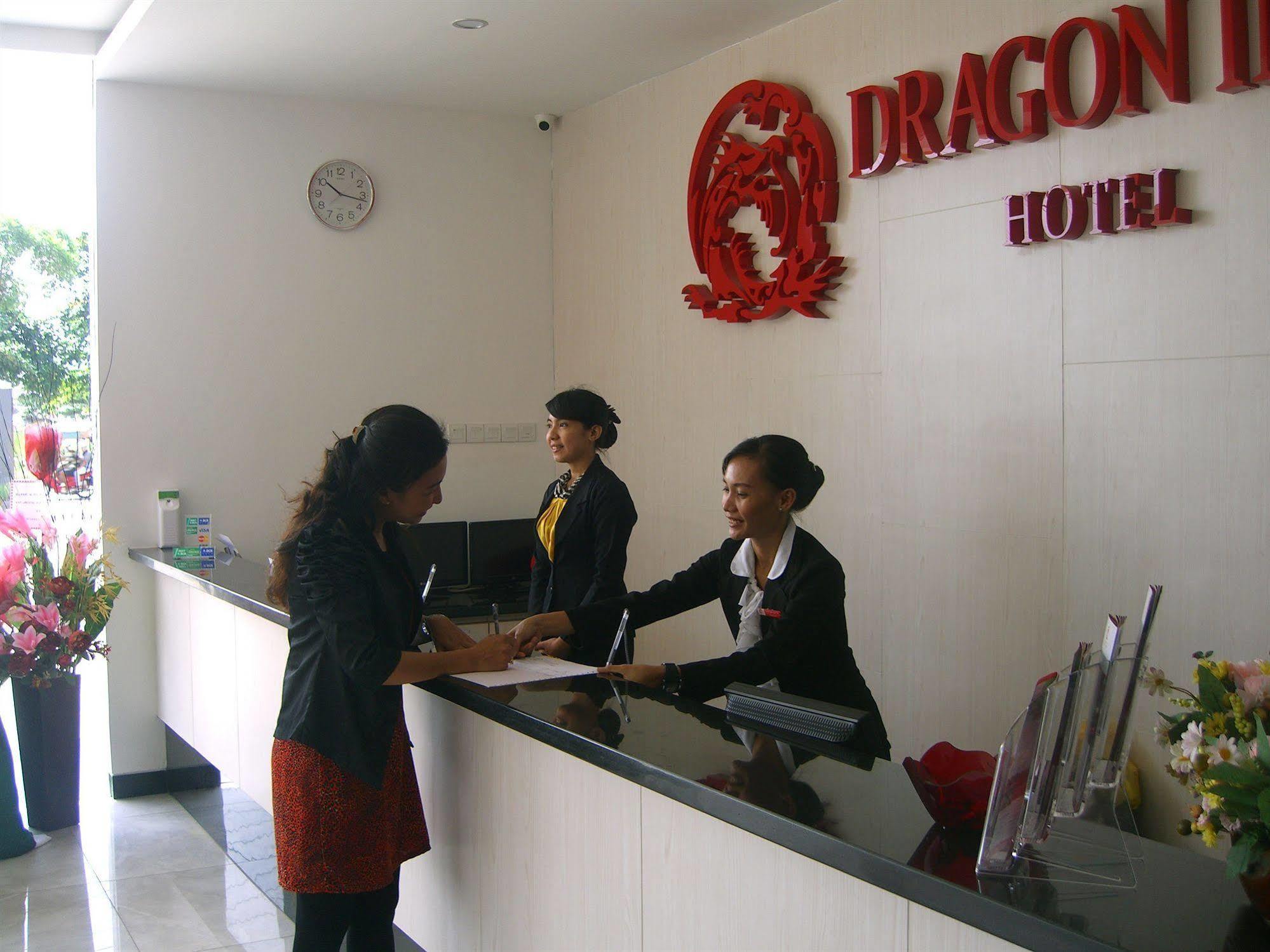 Dragon Inn Кендарі Екстер'єр фото